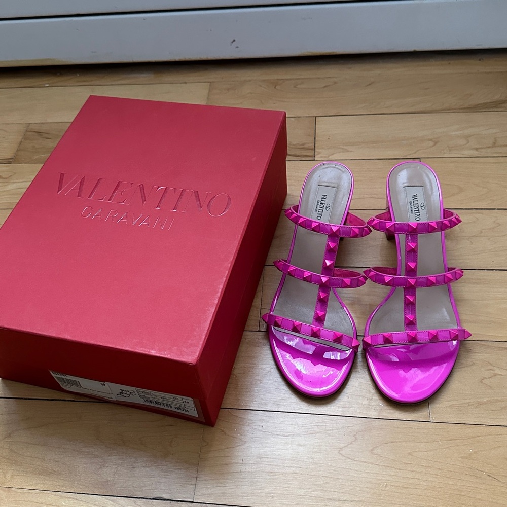 Valentino Garavani Rockstud Heeled Sandals Pink